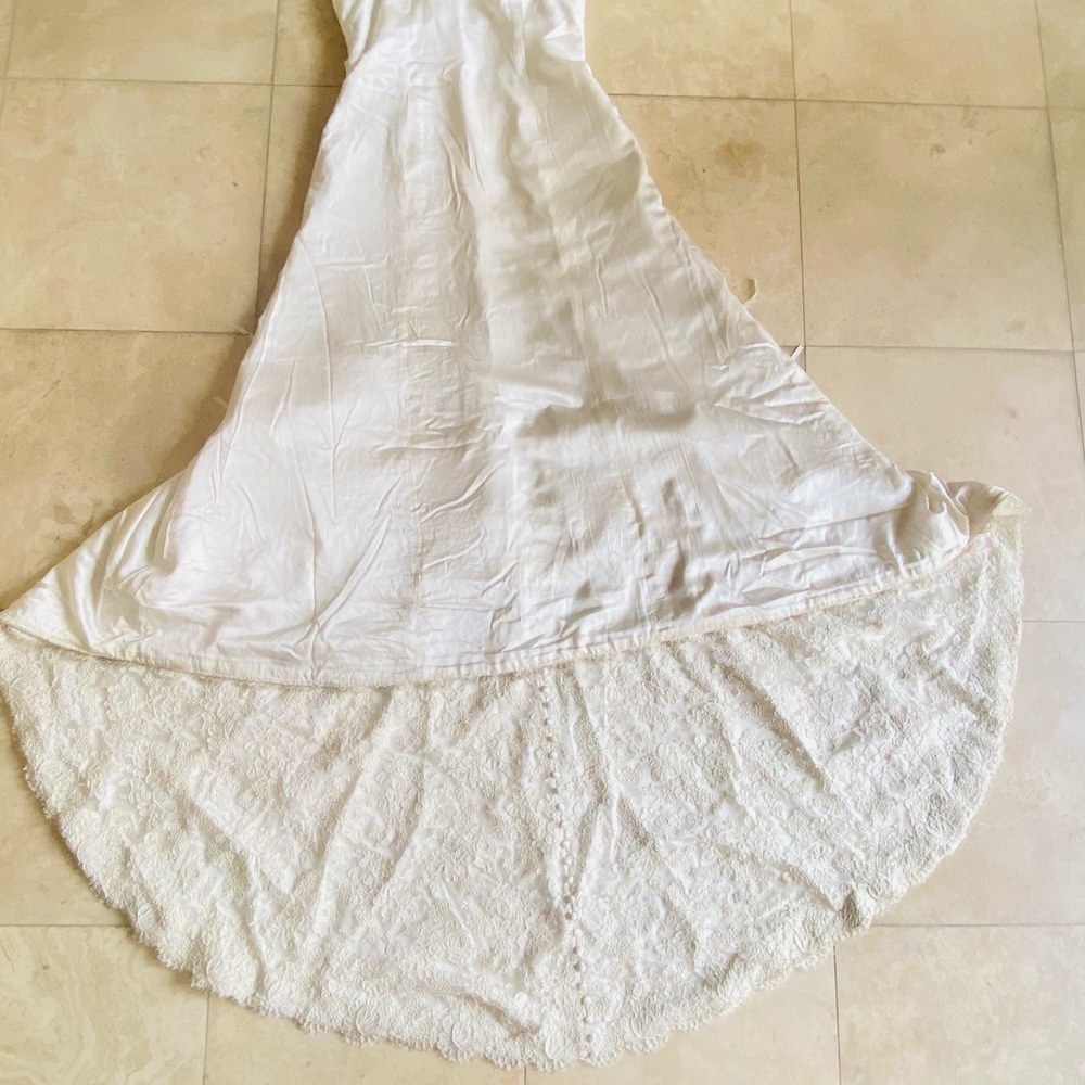 Monique Lhuillier Wedding Gown Dress - Picture 14 of 14